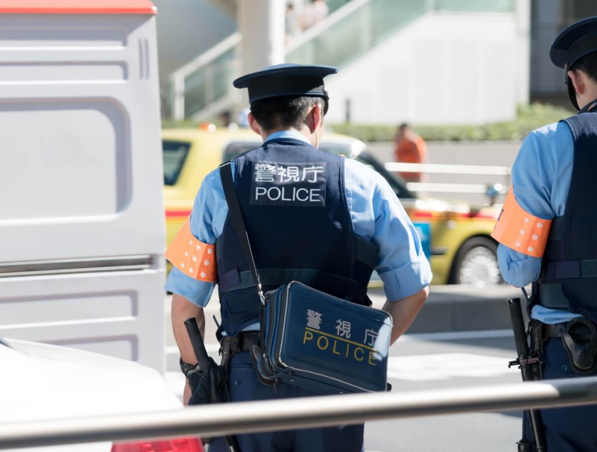 まずは警察へ交通事故の届け出を出しましょう。